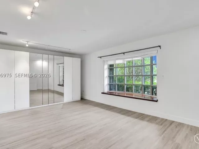 5-bedroom home for sale in Miami - 19710 NE 23rd Ave - MondialRealty