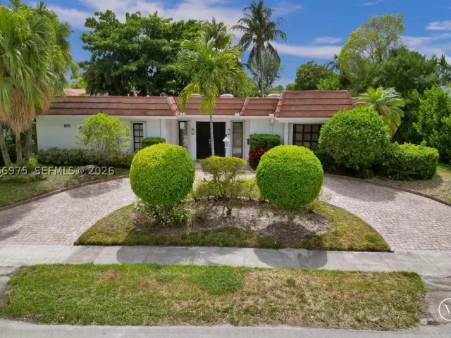 5-bedroom home for sale in Miami - 19710 NE 23rd Ave - MondialRealty