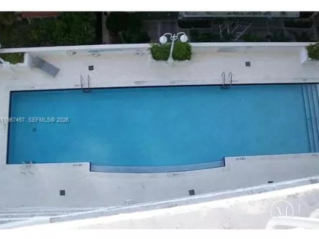 2-bedroom condo for rent in Miami - 1200 Brickell Bay Dr 1712 - MondialRealty