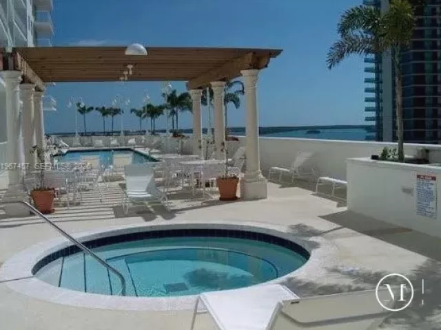 2-bedroom condo for rent in Miami - 1200 Brickell Bay Dr 1712 - MondialRealty