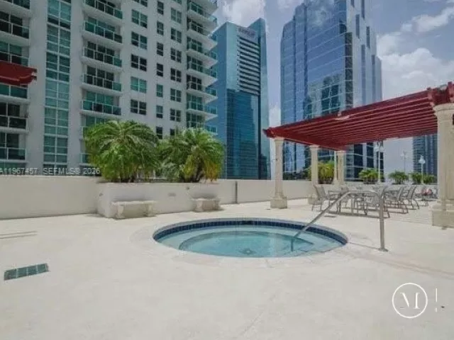 2-bedroom condo for rent in Miami - 1200 Brickell Bay Dr 1712 - MondialRealty