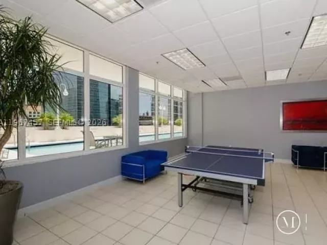 2-bedroom condo for rent in Miami - 1200 Brickell Bay Dr 1712 - MondialRealty