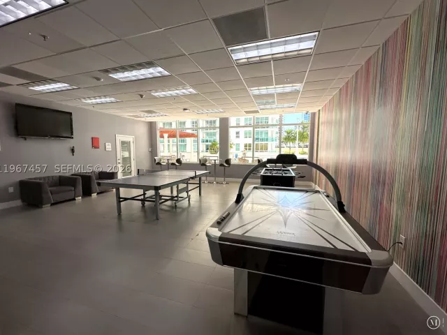 2-bedroom condo for rent in Miami - 1200 Brickell Bay Dr 1712 - MondialRealty
