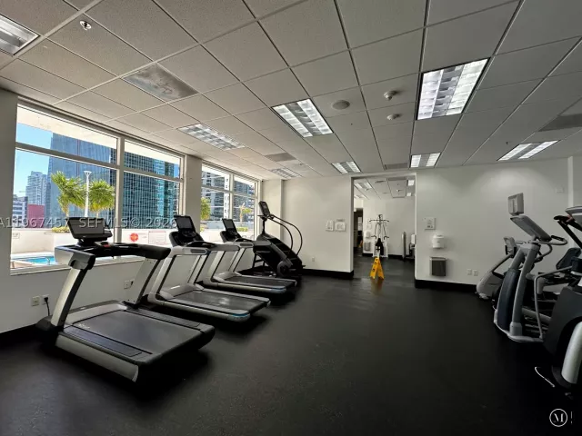 2-bedroom condo for rent in Miami - 1200 Brickell Bay Dr 1712 - MondialRealty