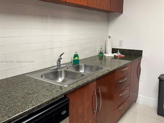 Apartment for rent  Unit #1712 - photo 7446647