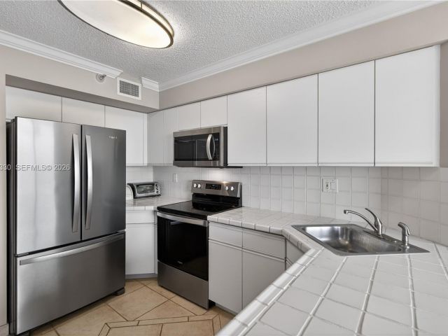 Apartment for sale  Unit #2202 - photo 7515793