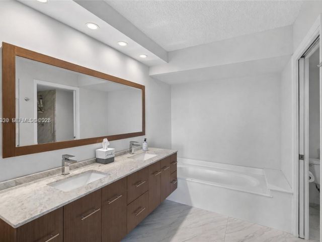 Apartment for sale  Unit #2202 - photo 7515800