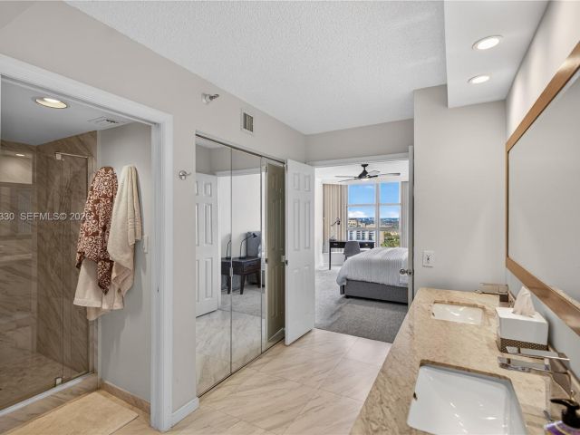 Apartment for sale  Unit #2202 - photo 7515801