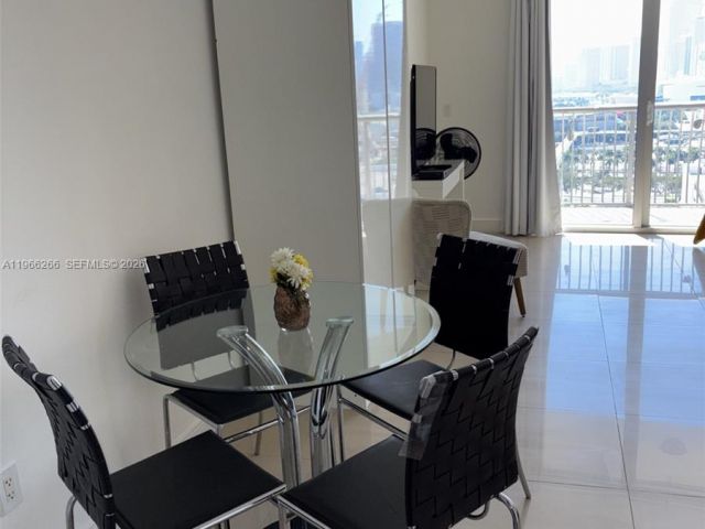 Apartment for rent  Unit #2208 - photo 7444757