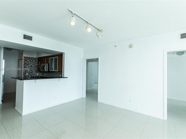 Apartment for rent  Unit #2726 - photo 7447520