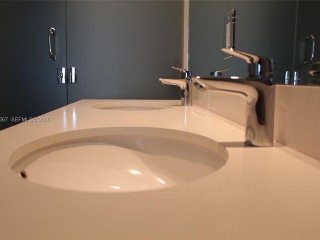 Apartment for sale  Unit #2705 - photo 7447880