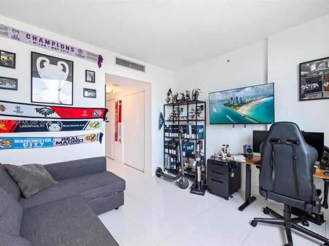 Apartment for rent  Unit #2710 - photo 7447508