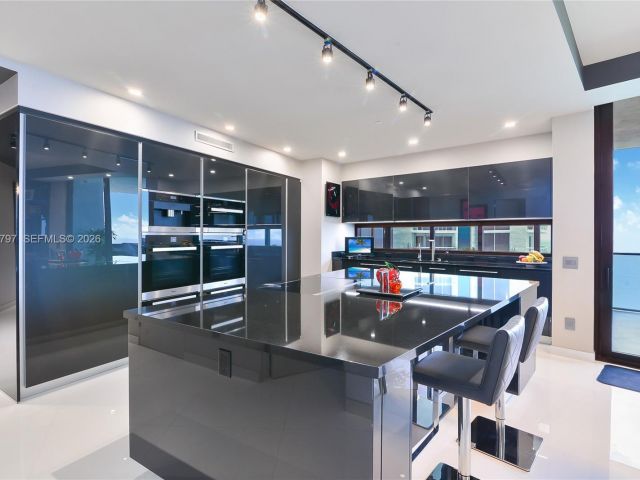 Apartment for rent  Unit #1605 - photo 7447928