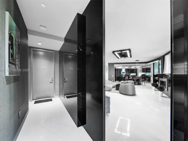 Apartment for rent  Unit #1605 - photo 7447929