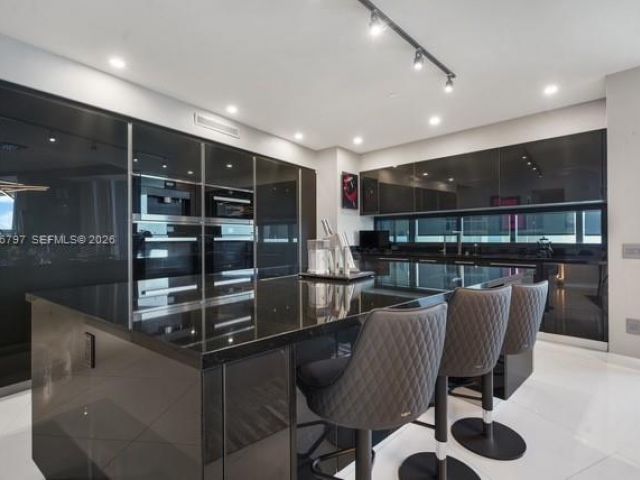 Apartment for rent  Unit #1605 - photo 7447935