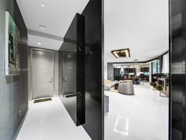 Apartment for rent  Unit #1605 - photo 7447939