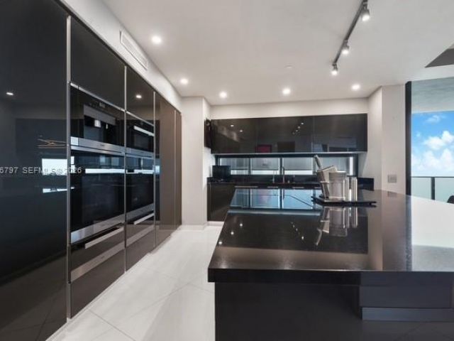 Apartment for rent  Unit #1605 - photo 7447944