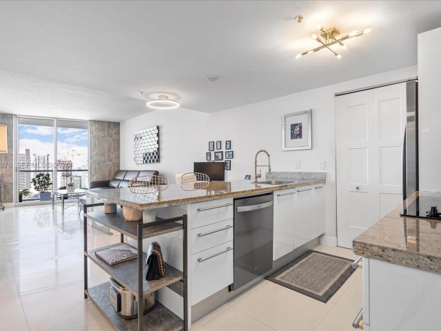 Apartment for rent  Unit #3407 - photo 7446844