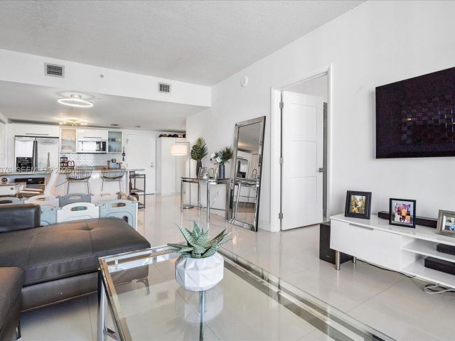 Apartment for rent  Unit #3407 - photo 7446849