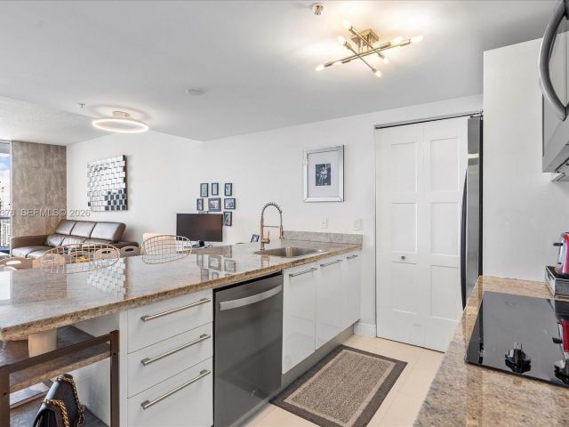 Apartment for rent  Unit #3407 - photo 7446857