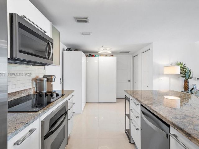 Apartment for rent  Unit #3407 - photo 7446859