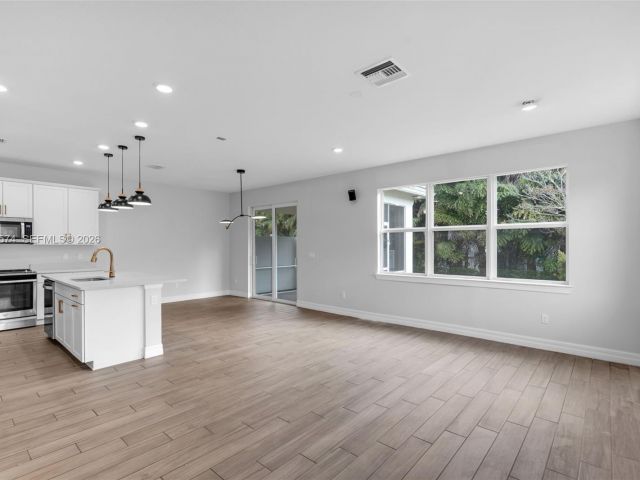 Home for rent at 1595 Evergreen Ter - photo 7473892