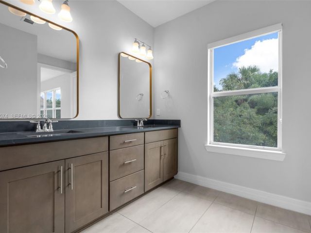 Home for rent at 1595 Evergreen Ter - photo 7473903