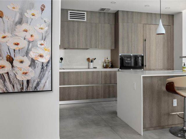 Apartment for rent  Unit #1205 - photo 7507561