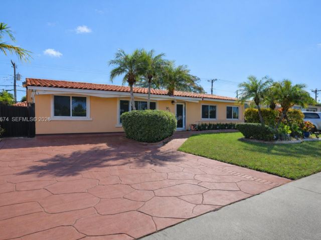 Home for sale at 1901 SW 90th Ave - photo 7449112