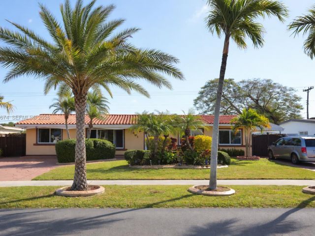 Home for sale at 1901 SW 90th Ave - photo 7449113