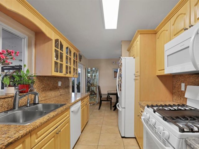 Home for sale at 1901 SW 90th Ave - photo 7449126