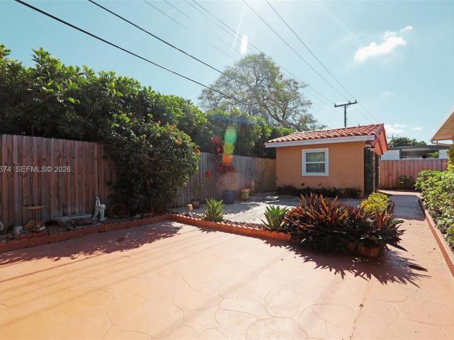 Home for sale at 1901 SW 90th Ave - photo 7449131