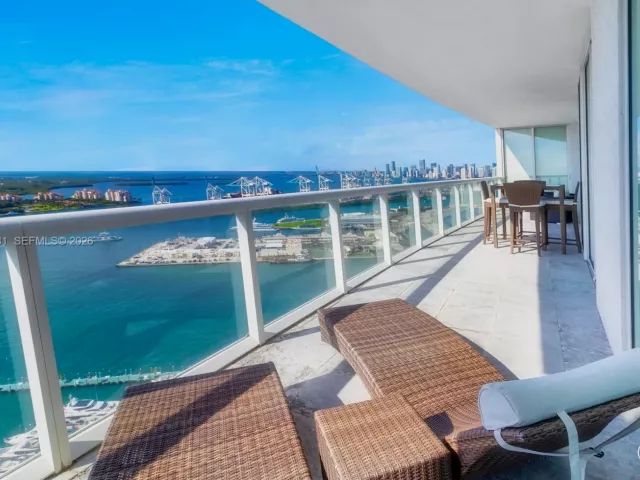 3-bedroom condo for rent in Miami Beach - 450 Alton Rd 3703 - MondialRealty