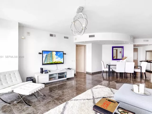 3-bedroom condo for rent in Miami Beach - 450 Alton Rd 3703 - MondialRealty