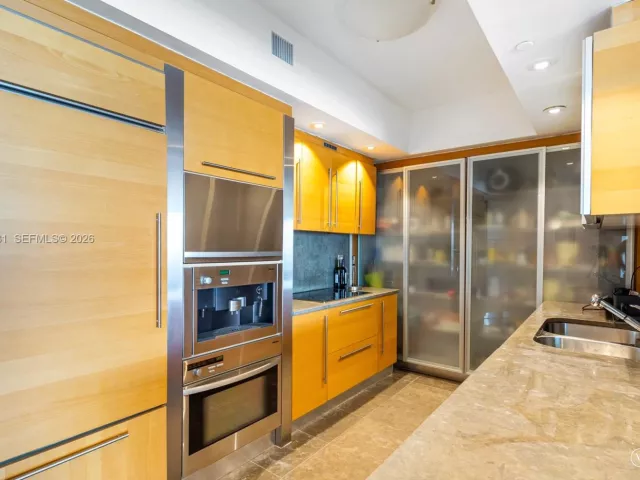 3-bedroom condo for rent in Miami Beach - 450 Alton Rd 3703 - MondialRealty