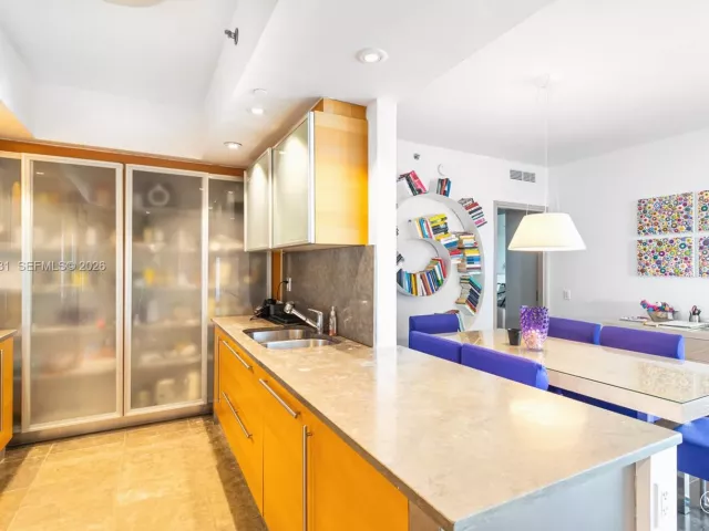 3-bedroom condo for rent in Miami Beach - 450 Alton Rd 3703 - MondialRealty