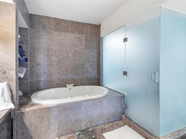 Apartment for rent  Unit #3703 - photo 7446540