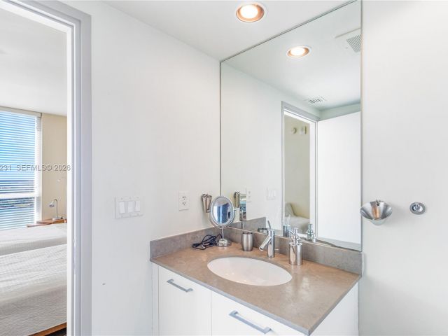 Apartment for rent  Unit #3703 - photo 7446546