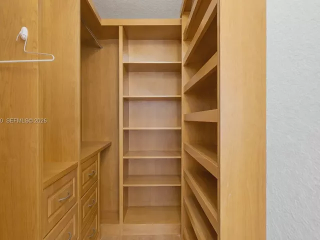 3-bedroom home for sale in Doral - 5725 NW 114th Path 114 - MondialRealty