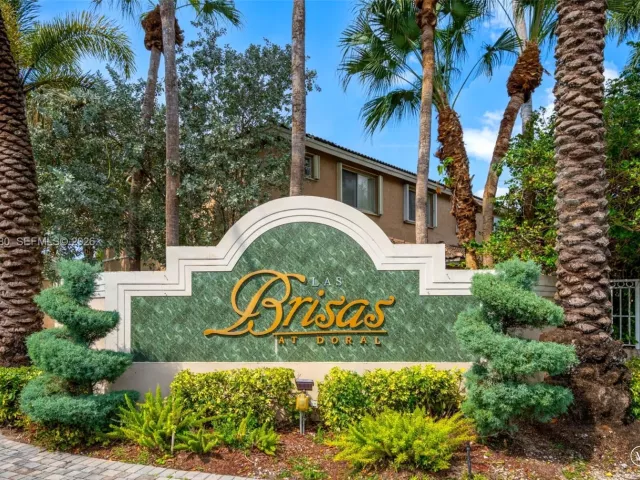 3-bedroom home for sale in Doral - 5725 NW 114th Path 114 - MondialRealty