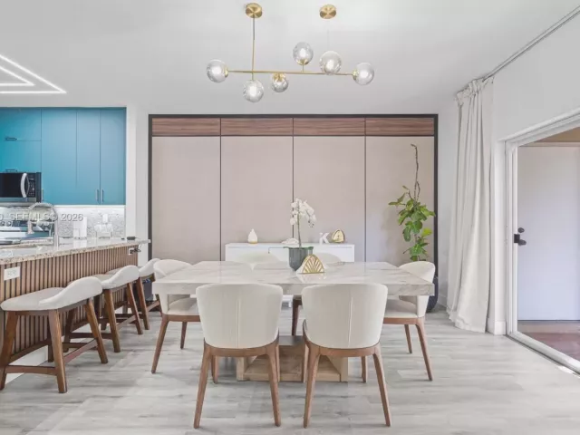 3-bedroom home for sale in Doral - 5725 NW 114th Path 114 - MondialRealty