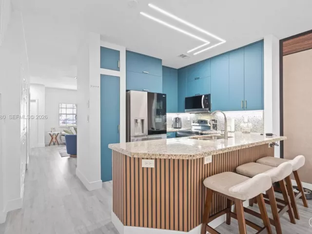 3-bedroom home for sale in Doral - 5725 NW 114th Path 114 - MondialRealty