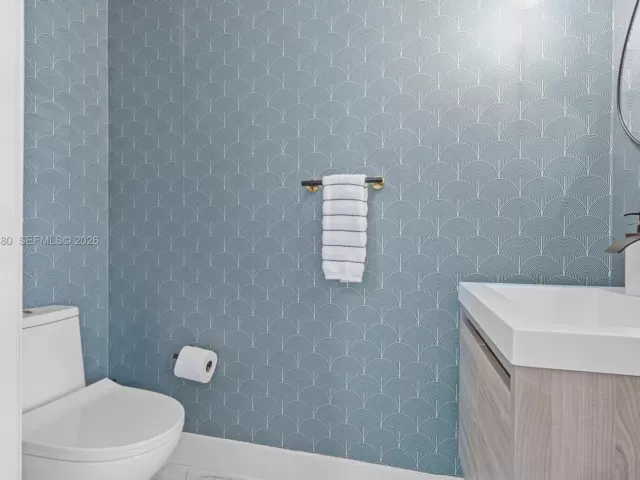 3-bedroom home for sale in Doral - 5725 NW 114th Path 114 - MondialRealty