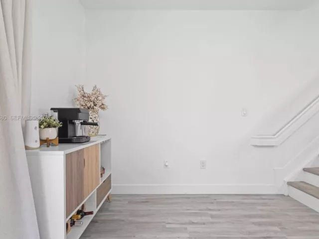 3-bedroom home for sale in Doral - 5725 NW 114th Path 114 - MondialRealty