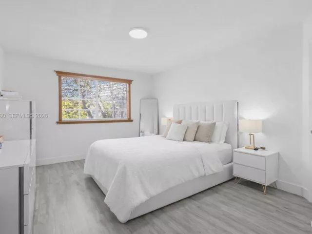 3-bedroom home for sale in Doral - 5725 NW 114th Path 114 - MondialRealty