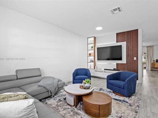 Home for rent at 5725 NW 114th Path 114 - photo 7445812