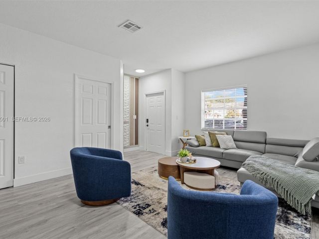 Home for rent at 5725 NW 114th Path 114 - photo 7445813