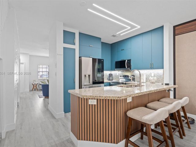 Home for rent at 5725 NW 114th Path 114 - photo 7445815