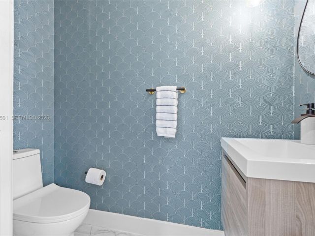 Home for rent at 5725 NW 114th Path 114 - photo 7445817