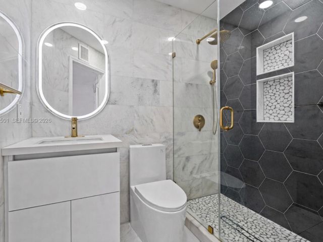 Home for rent at 5725 NW 114th Path 114 - photo 7445820